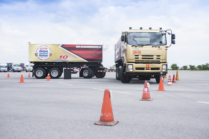 iamcar_Isuzu Excellent Truck 2